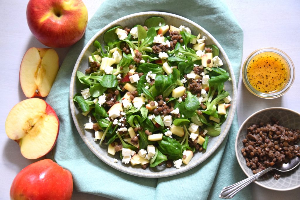 Feldsalat mit Apfel und Linsen