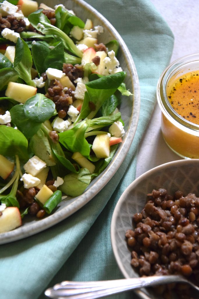 Feldsalat mit Apfel und Linsen