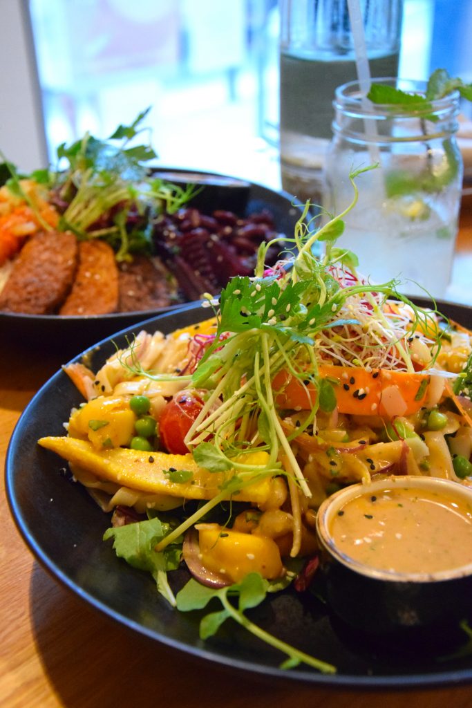 Reisnudel-Mango-Salat