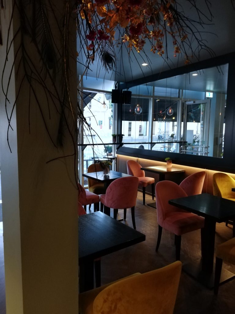 Chinaski Tagesbar